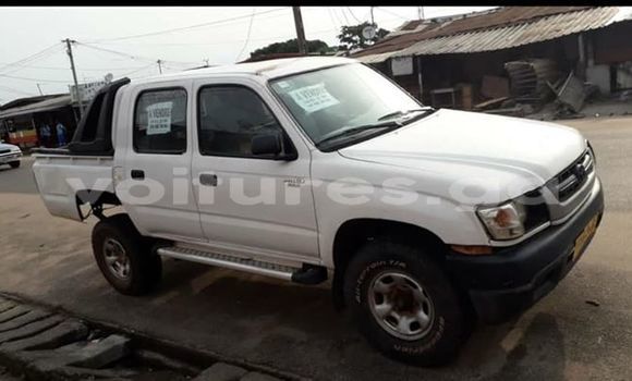 Sayi Na hannu Toyota Hilux White Mota in Port Gentil a Ogooué-Maritime Sayi Na hannu Toyota Hilux White Mota in Port Gentil a Ogooué-Maritime