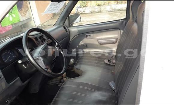 Sayi Na hannu Toyota Hilux White Mota in Port Gentil a Ogooué-Maritime Sayi Na hannu Toyota Hilux White Mota in Port Gentil a Ogooué-Maritime