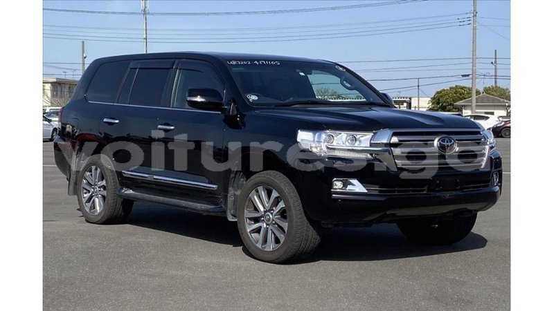 Big with watermark toyota land cruiser estuary import dubai 6488