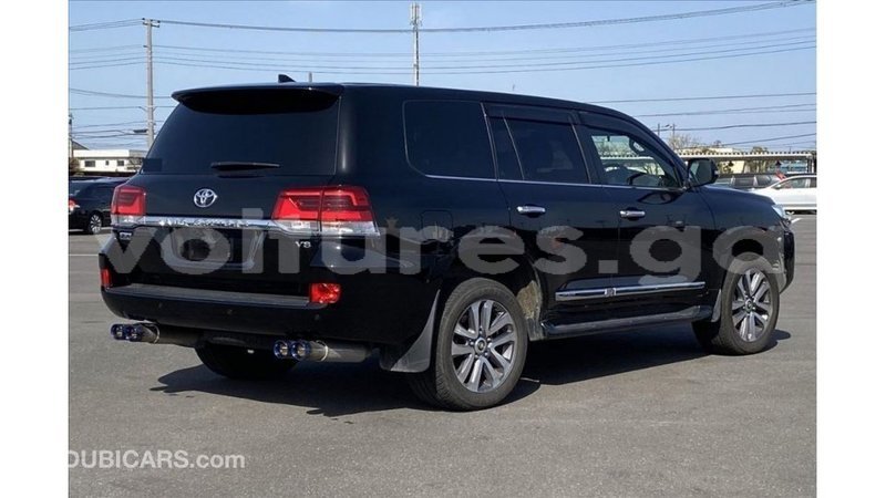 Big with watermark toyota land cruiser estuary import dubai 6488