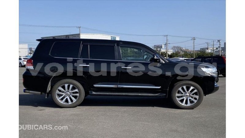 Big with watermark toyota land cruiser estuary import dubai 6488