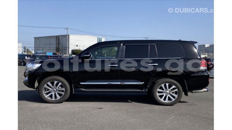 Big with watermark toyota land cruiser estuary import dubai 6488