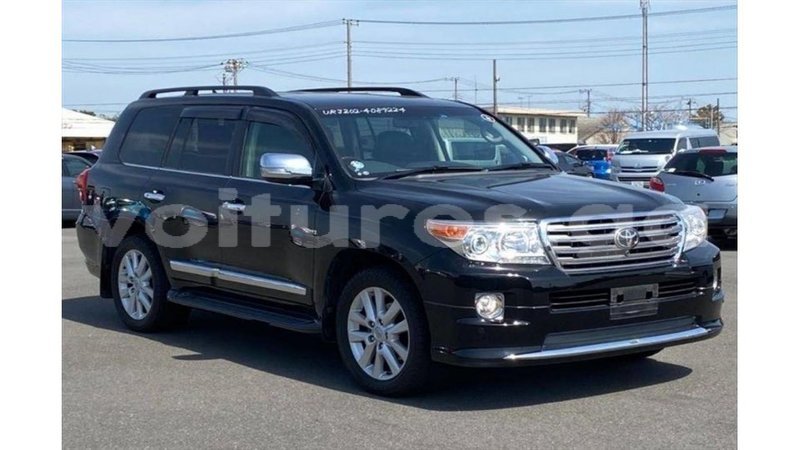 Big with watermark toyota land cruiser estuary import dubai 6489