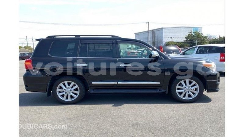 Big with watermark toyota land cruiser estuary import dubai 6489