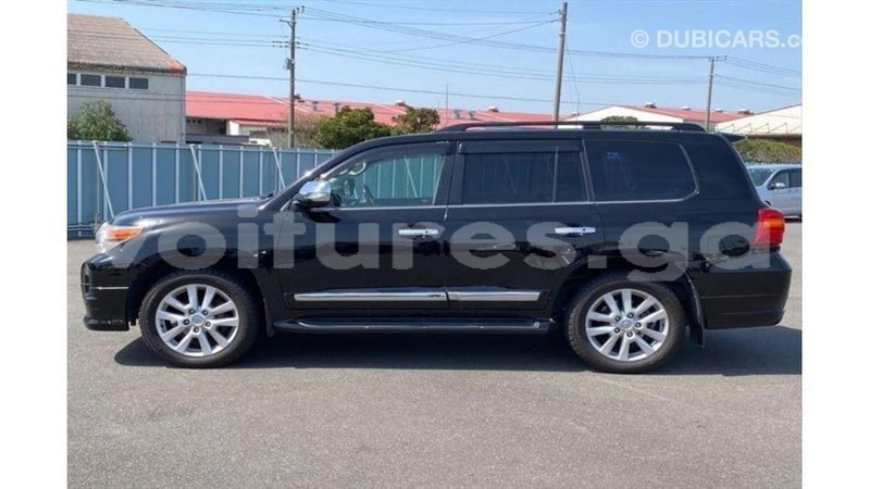 Big with watermark toyota land cruiser estuary import dubai 6489