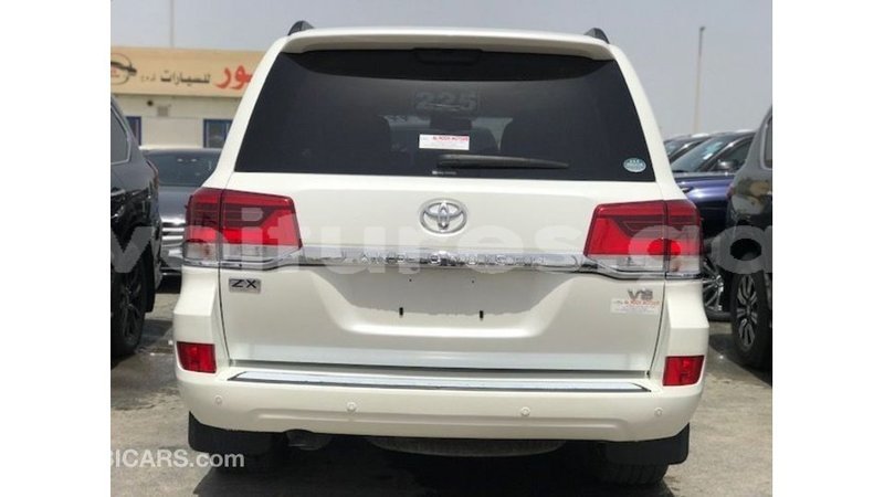 Big with watermark toyota land cruiser estuary import dubai 6490