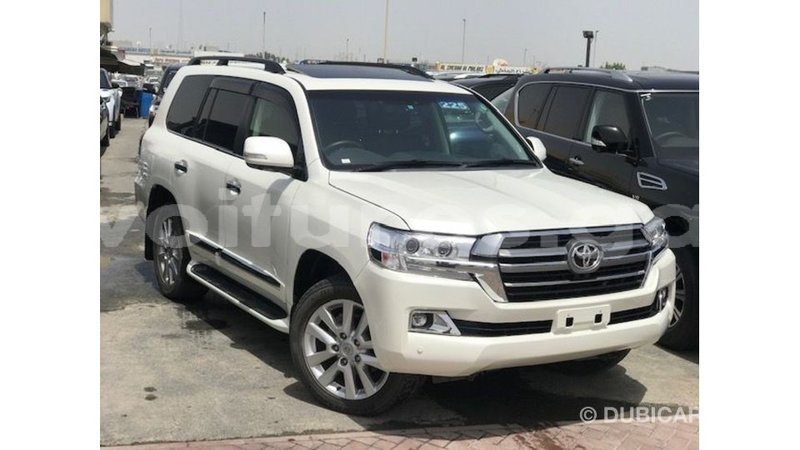 Big with watermark toyota land cruiser estuary import dubai 6490