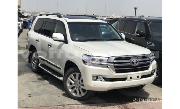 Sayi Imported Toyota Land Cruiser White Mota in Import - Dubai a estuary Sayi Imported Toyota Land Cruiser White Mota in Import - Dubai a estuary