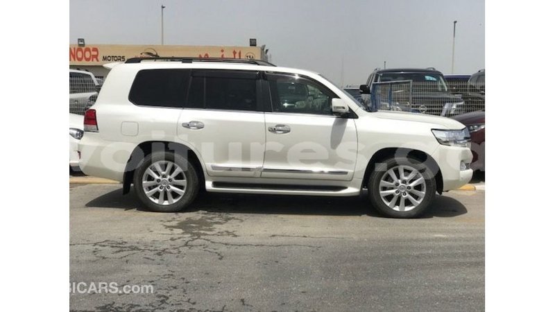 Big with watermark toyota land cruiser estuary import dubai 6490