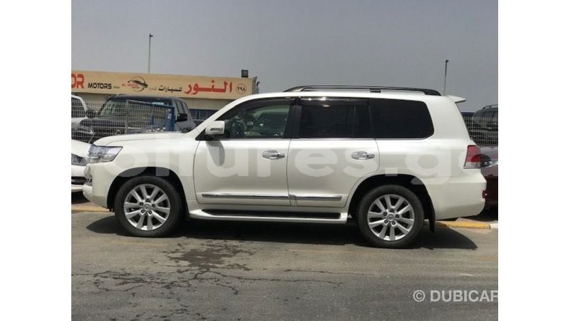 Big with watermark toyota land cruiser estuary import dubai 6490