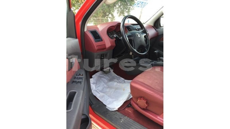 Big with watermark toyota hilux estuary import dubai 6498