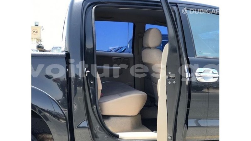 Big with watermark toyota hilux estuary import dubai 6504