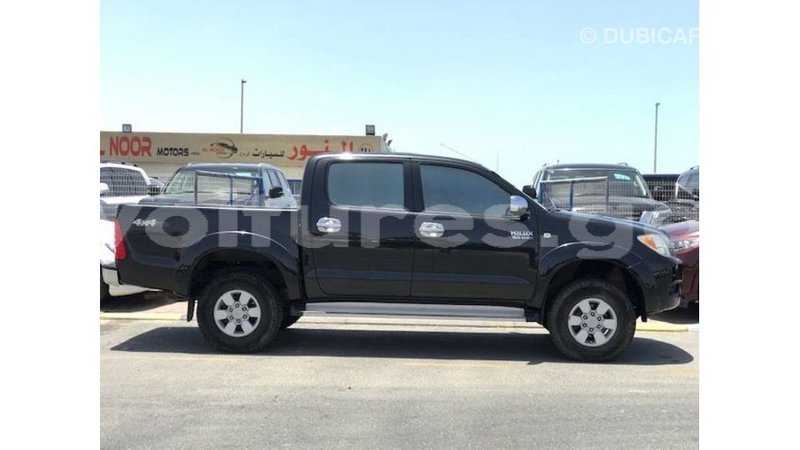 Big with watermark toyota hilux estuary import dubai 6504