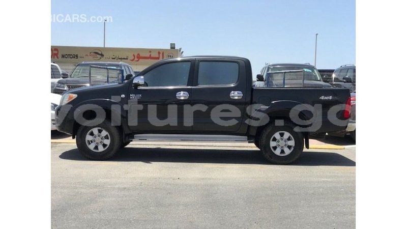 Big with watermark toyota hilux estuary import dubai 6504