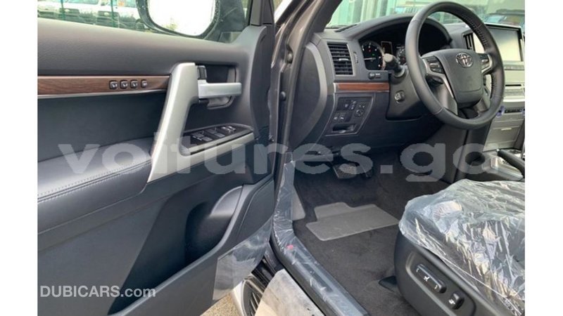 Big with watermark toyota land cruiser estuary import dubai 6506