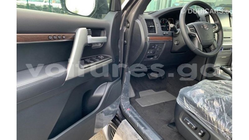 Big with watermark toyota land cruiser estuary import dubai 6506