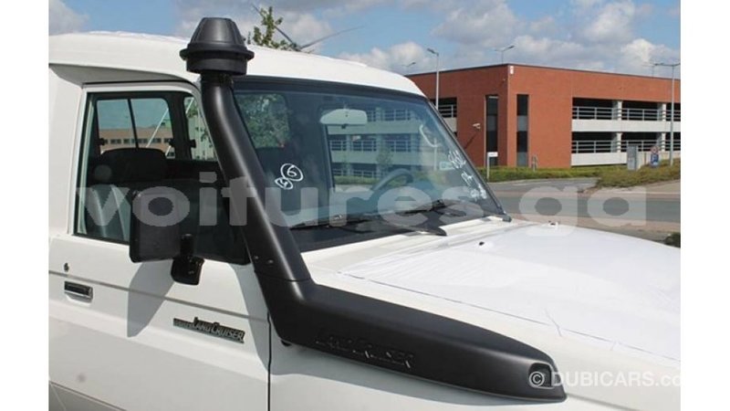 Big with watermark toyota land cruiser estuary import dubai 6509