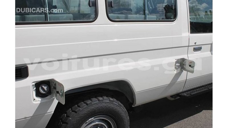 Big with watermark toyota land cruiser estuary import dubai 6509