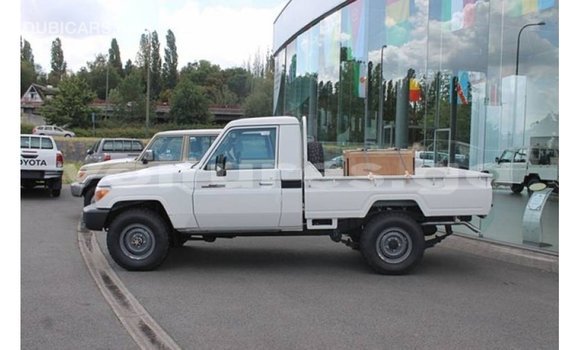 Buy Import Toyota Land Cruiser White Car in Import - Dubai in Estuary Buy Import Toyota Land Cruiser White Car in Import - Dubai in Estuary