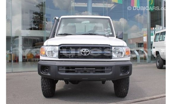 Buy Import Toyota Land Cruiser White Car in Import - Dubai in Estuary Buy Import Toyota Land Cruiser White Car in Import - Dubai in Estuary