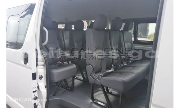 Acheter Import Voiture Toyota Hiace Blanc à Import - Dubai, Estuaire Acheter Import Voiture Toyota Hiace Blanc à Import - Dubai, Estuaire