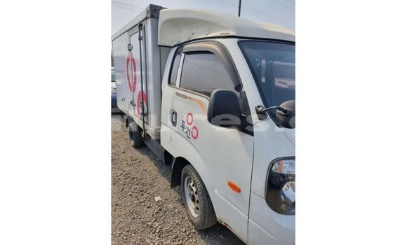 Acheter Import Voiture Kia Carens Blanc à Import - Dubai, Estuaire Acheter Import Voiture Kia Carens Blanc à Import - Dubai, Estuaire