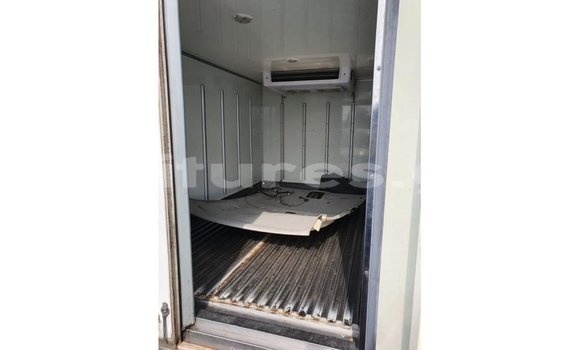 Acheter Import Voiture Kia Carens Blanc à Import - Dubai, Estuaire Acheter Import Voiture Kia Carens Blanc à Import - Dubai, Estuaire