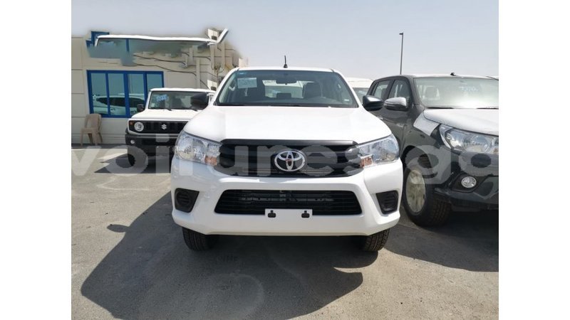 Big with watermark toyota hilux estuary import dubai 6524