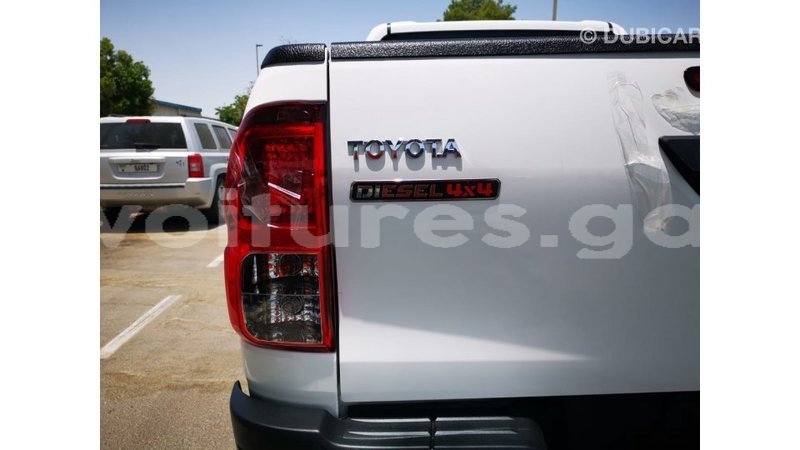 Big with watermark toyota hilux estuary import dubai 6524