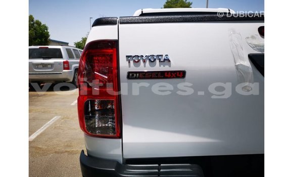 Acheter Import Voiture Toyota Hilux Blanc à Import - Dubai, Estuaire Acheter Import Voiture Toyota Hilux Blanc à Import - Dubai, Estuaire