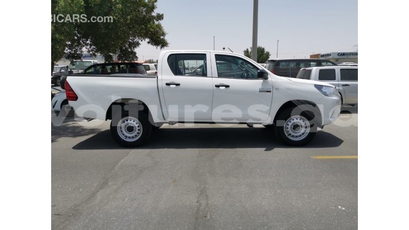 Big with watermark toyota hilux estuary import dubai 6524