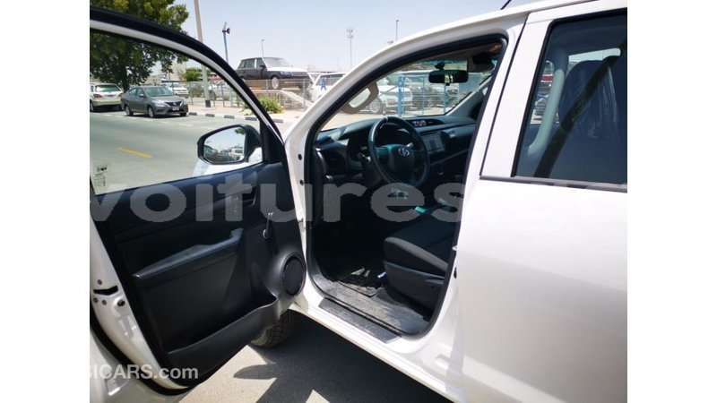 Big with watermark toyota hilux estuary import dubai 6524