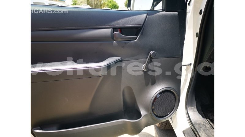 Big with watermark toyota hilux estuary import dubai 6524