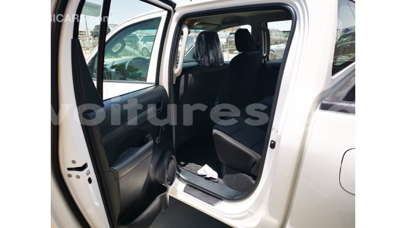 Big with watermark toyota hilux estuary import dubai 6524