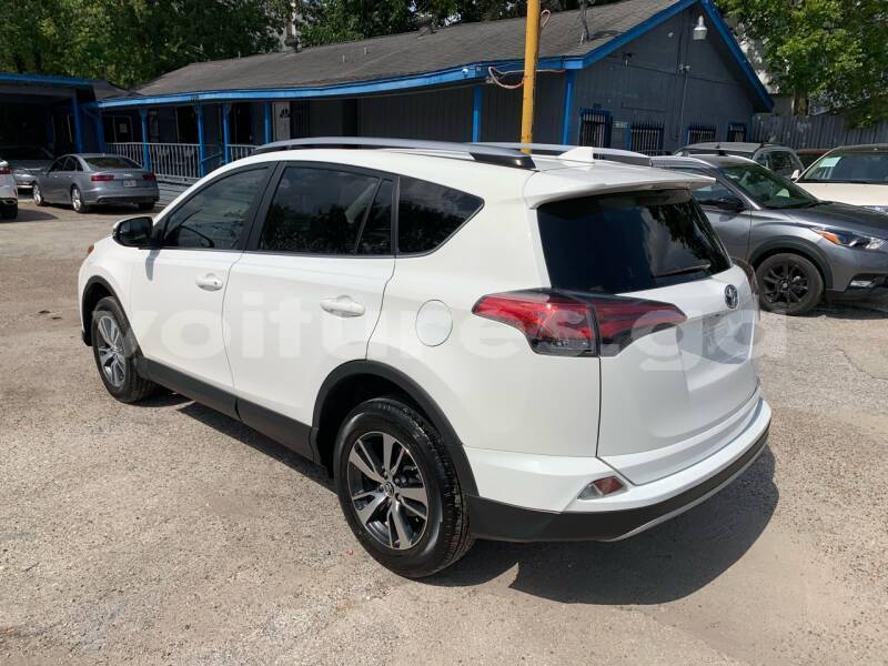 Big with watermark toyota rav4 estuaire libreville 6546