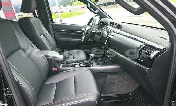 Sayi Na hannu Toyota Hilux Black Mota in Libreville a estuary Sayi Na hannu Toyota Hilux Black Mota in Libreville a estuary