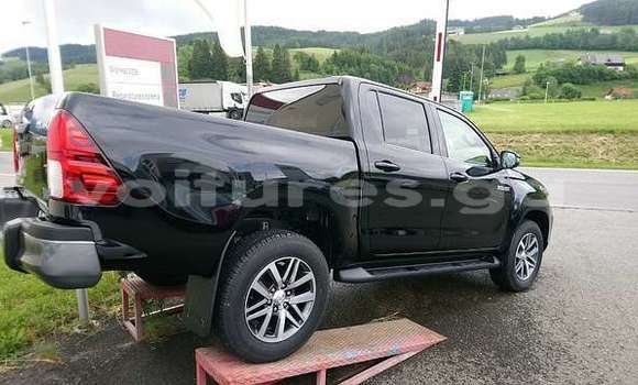 Sayi Na hannu Toyota Hilux Black Mota in Libreville a estuary Sayi Na hannu Toyota Hilux Black Mota in Libreville a estuary