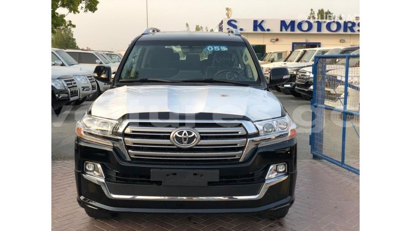 Big with watermark toyota land cruiser estuary import dubai 6558