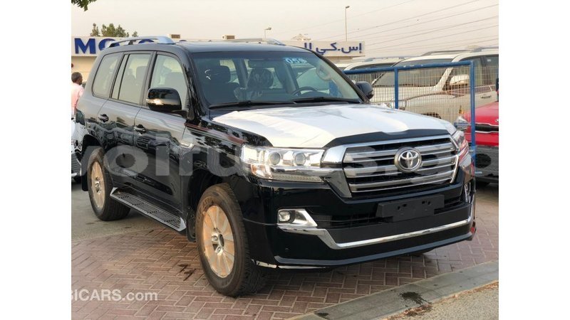 Big with watermark toyota land cruiser estuary import dubai 6558