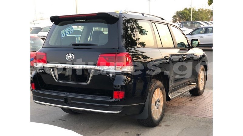 Big with watermark toyota land cruiser estuaire import dubai 6558