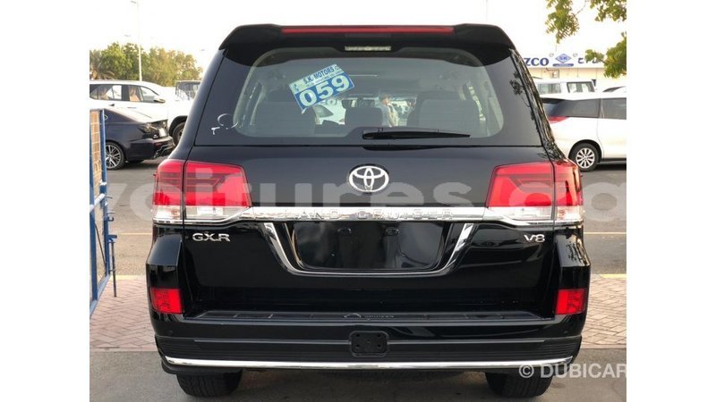 Big with watermark toyota land cruiser estuary import dubai 6558