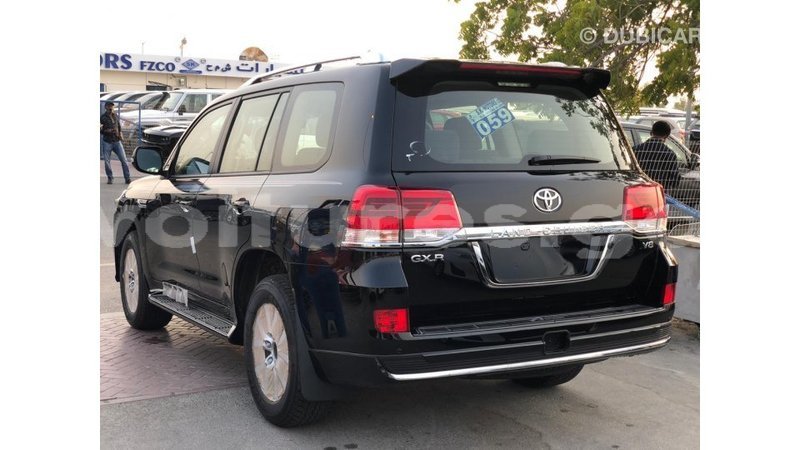 Big with watermark toyota land cruiser estuary import dubai 6558