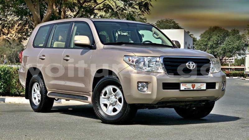 Big with watermark toyota land cruiser estuary import dubai 6566