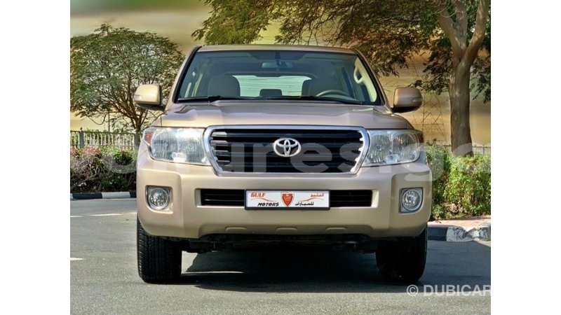 Big with watermark toyota land cruiser estuary import dubai 6566