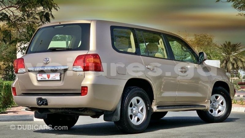 Big with watermark toyota land cruiser estuary import dubai 6566