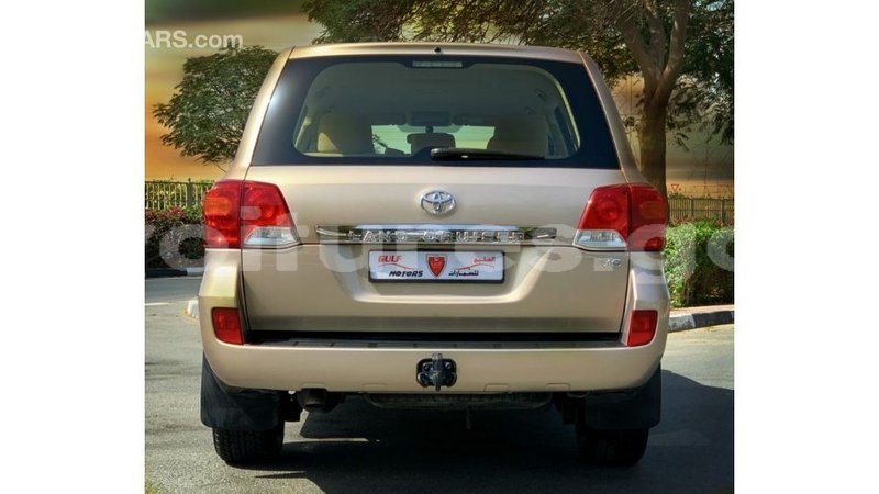 Big with watermark toyota land cruiser estuary import dubai 6566