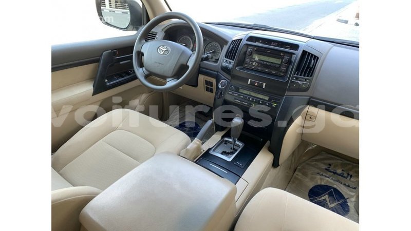 Big with watermark toyota land cruiser estuary import dubai 6566