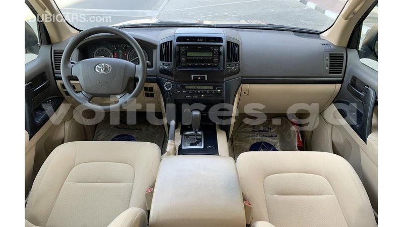 Big with watermark toyota land cruiser estuary import dubai 6566