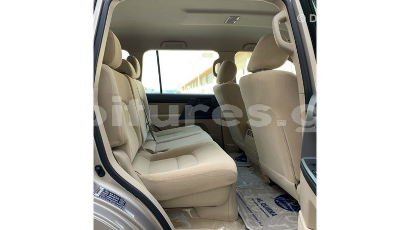 Big with watermark toyota land cruiser estuary import dubai 6566