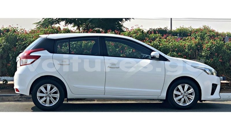 Big with watermark toyota yaris estuary import dubai 6570